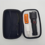 چراغ قوه زوم‌دار اسمال سان مدل ZY-T290 با برد 580 متر و باتری 8800 میلی‌آمپرساعتی و پاوربانک