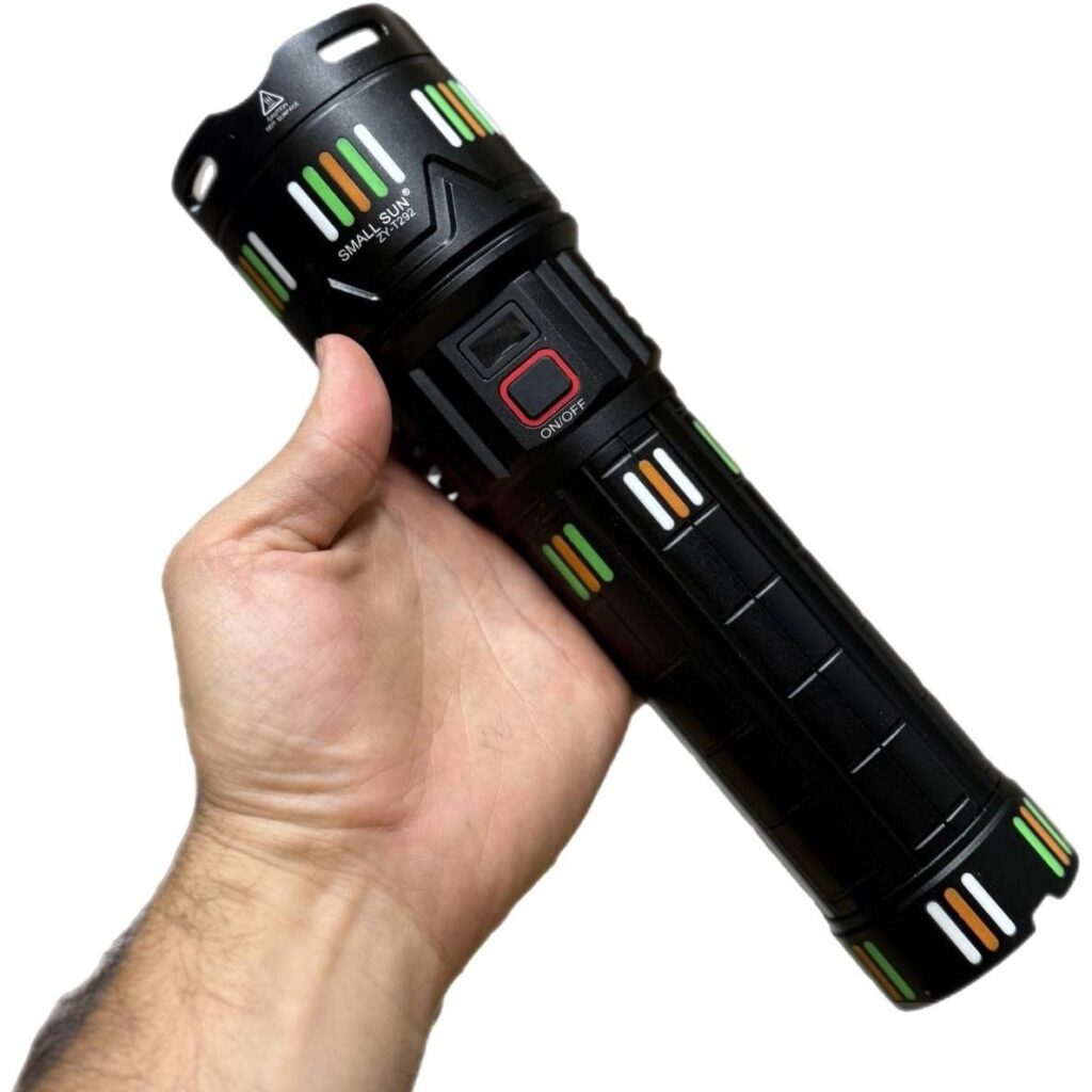 چراغ قوه اسمال سان مدل ZY-T292 شارژی زوم دار با برد نور 1000 متر و باتری 24000 میلی‌آمپرساعت | SmallSun ZY-T292